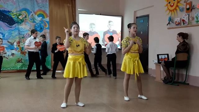 Жестовая песня - Спасибо, мама (Настя и Аня) 8 марта 2018 смотреть онлайн