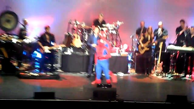 John Barrowman: Spiderman Medley - Live at Newcastle 01/11/10 смотреть онлайн