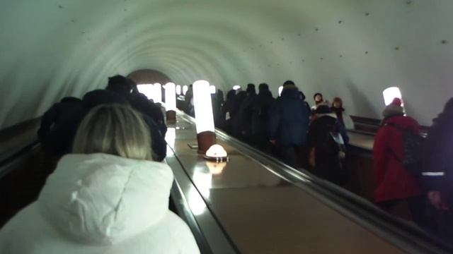 Старые эскалаторы на "Смоленской" АПЛ уходят в историю смотреть онлайн