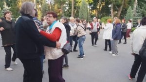 Харьков,танцы в парке;"А на море белый песок!"