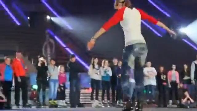 Способная девочка - девочка на роликах смотреть онлайн