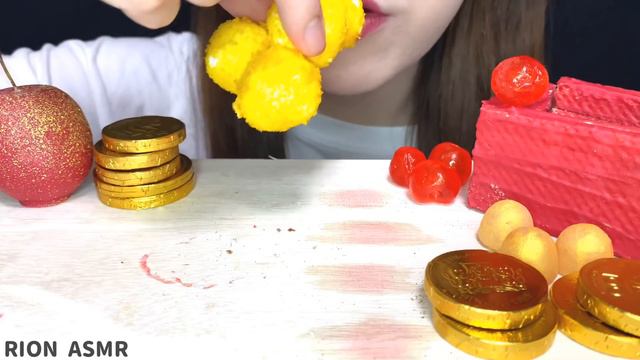 【ASMR】【咀嚼音 】RED GOLDEN DESSERTS APPLE JELLY CHOCOLATE MUKBANG 먹방 食べる音 EATINGSOUNDS NOTALKING смотреть онлайн