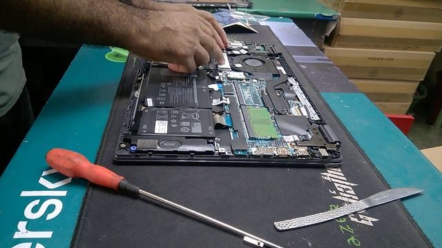 Dell Latitude 3510 How to Upgrade SSD M 2 NVME смотреть онлайн