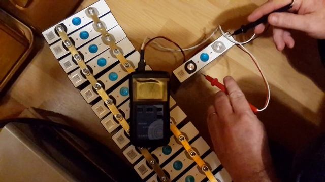 Прибор для проверки внутреннего сопротивления аккумуляторов YR1030+ смотреть онлайн