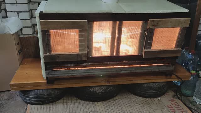 Брудер (клетка) для цыплят бройлеров. Своими руками. Из подручных материалов. ИТОГ. 01052023.