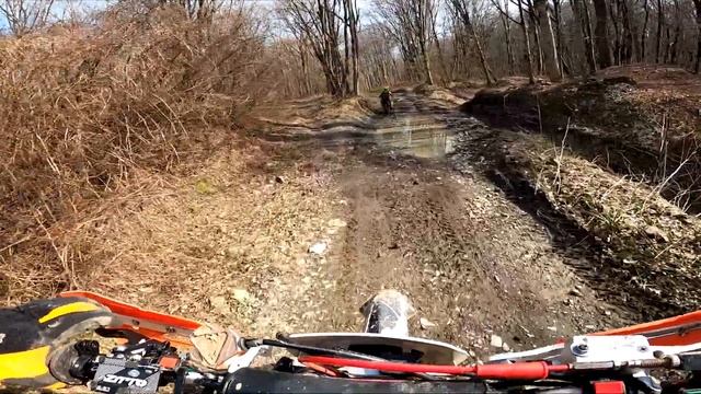 ЭНДУРО ПО ГОРНЫМ РЕКАМ / РЕМОНТ РЕГУЛЯ В ЛЕСУ / ПОКАТУШКИ / ПРОХВАТ ШАПСУГСКАЯ смотреть онлайн