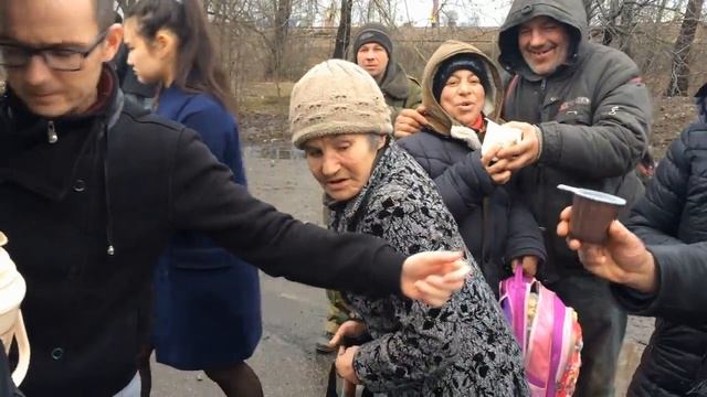 Се́ва. Помогаем бездомным (бомжам). Готовим пищу, ищем места сбора, помогаем волонтерам. смотреть онлайн