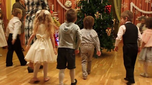 Новогодний хоровод в садике смотреть онлайн