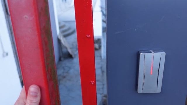 Крым сегодня: ТОЛПЫ людей в Ялте. Люди ЗАГОРАЮТ и купаются в апреле. Ялта набережная. Крым 2022 смотреть онлайн