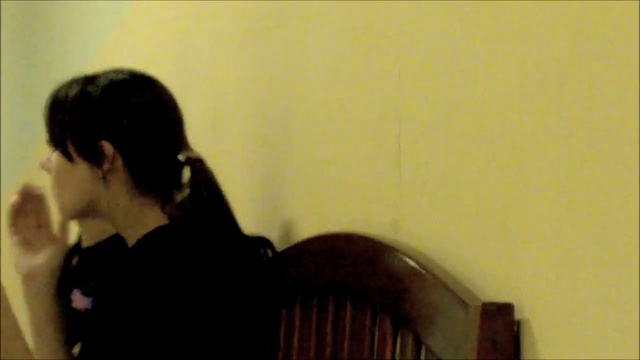 Young Candid Smoker (link to a spitting girl in description) смотреть онлайн