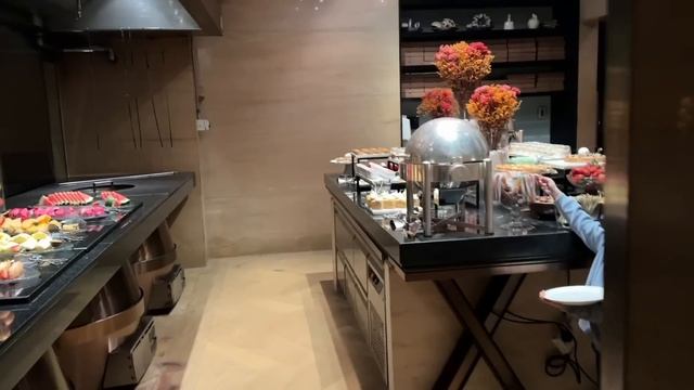 ПРИЕХАЛА КАРИНА // РАЗБОР ГАРДЕРОБА СО СТИЛИСТОМ // АБУ-ДАБИ - влог смотреть онлайн