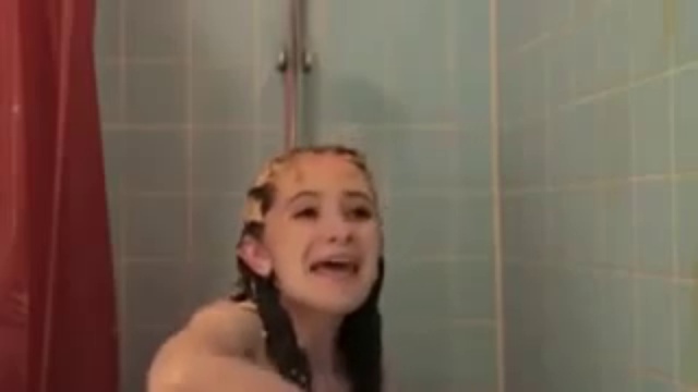 Ахах, дура зачем она это делает:D    :D    :D