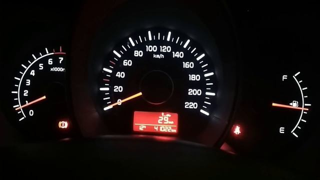 Kia Rio 3/Что показывает бортовой компьютер Киа Рио 3, и где же часы? смотреть онлайн