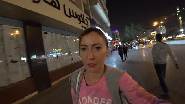 VLOG : Дубай / Пробуем еду в ресторанчике La Rosa на Al Rigga Road