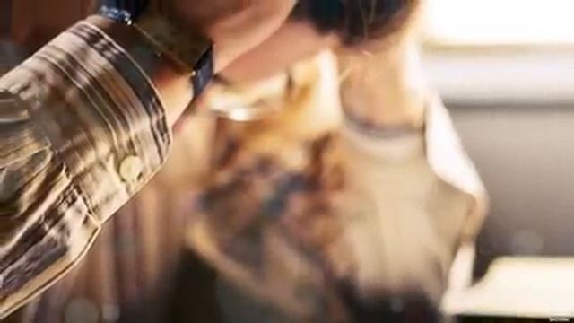Вдруг он увидел знакомое родимое пятно, и ему сразу стало ясно кто это… смотреть онлайн