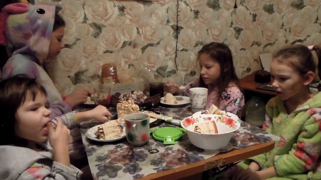 Поздравляем Вику с днем рождения.???\ Идем в планетарий. смотреть онлайн