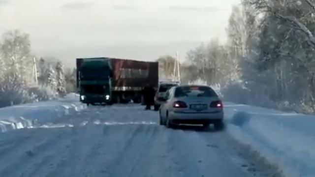 Снег? Какой снег)