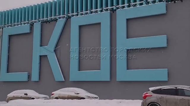 Логотип Московского метрополитена на фасаде электродепо «Аминьевское» смотреть онлайн