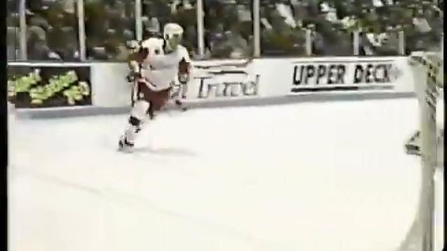 Sergei Makarov's easy goal from Robert Reichel pass vs Red Wings (1993) смотреть онлайн