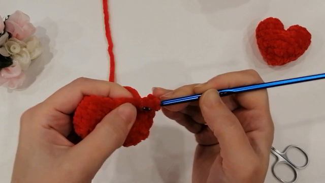 Вяжем сердечко бесплатно.Вязаное сердце.Как связать сердечко крючком #святойвалентин #сердечко смотреть онлайн