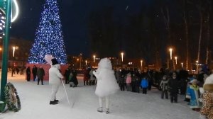 «Новогодний серпантин» стрим игровая программа для детей у центральной городской ёлки.