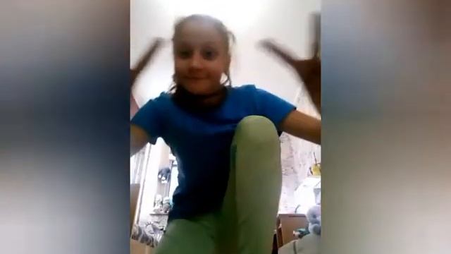 Танцуют тупой танец. Под песню королева танспола смотреть онлайн