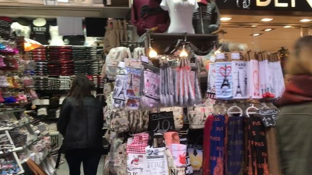 ПАРИЖ/ УЛИЦА РИВОЛИ смотреть онлайн