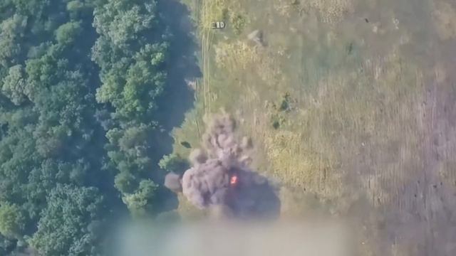 "Упырь взлетел и пикирует в цель, разносит в щепки всю цитадель" #рокмузыка #песня #патриотизм #сво смотреть онлайн