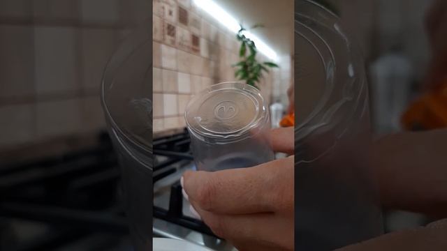 Как сделать ДРЕНАЖНЫЕ ОТВЕРСТИЯ в ПЛАСТИКОВОМ стакане или покупном горшке. смотреть онлайн