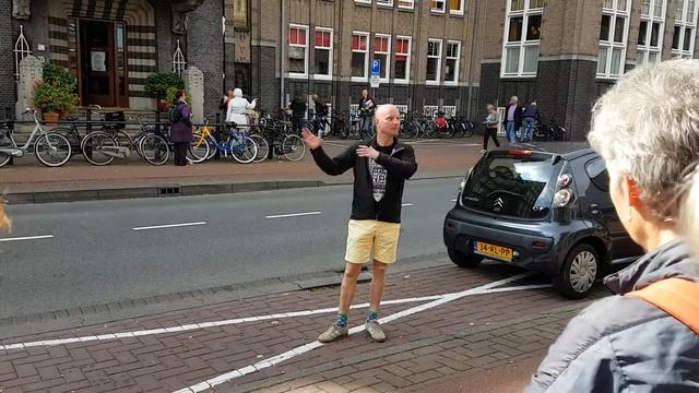 Gids in Amsterdam Oost tijdens Open Monumentendagen Amsterdam bij Lloyd Hotel. смотреть онлайн