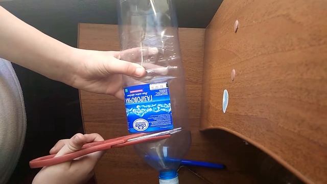 ЛАЙФХАК!!КАК СДЕЛАТЬ ШТАТИВ ИЗ ОДНОЙ БУТЫЛКИ??!! смотреть онлайн