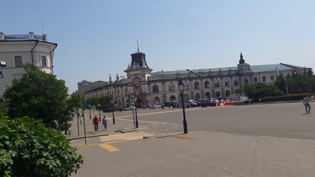 Казанский кремль, остановка - стоянка запрещена, но не для всех... смотреть онлайн