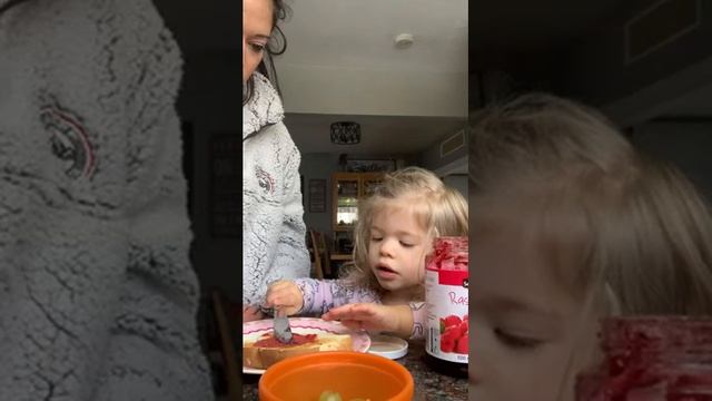 Making a jam toast with Journey смотреть онлайн