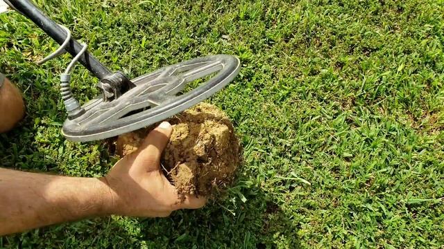 Metal Detecting with the Tesoro Vaquero!!! смотреть онлайн