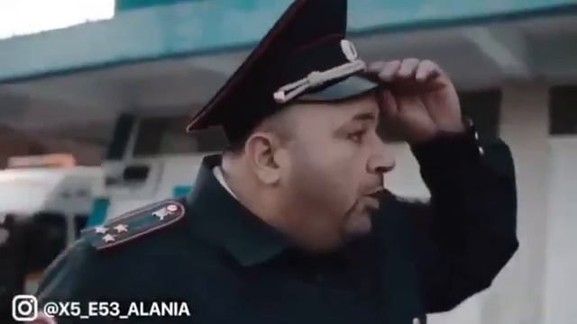 Впереди копы) смотреть онлайн