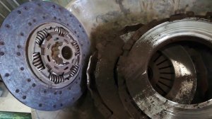 Износ 2х дискового сцепления грузовика Вольво .