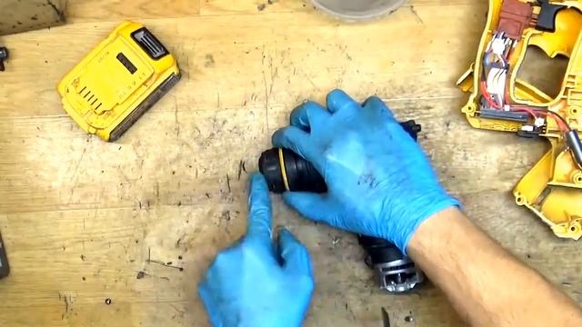 Dewalt DCH213 rotary hammer drill disassemble. Motor fault. Repair cost 92 Euros! смотреть онлайн
