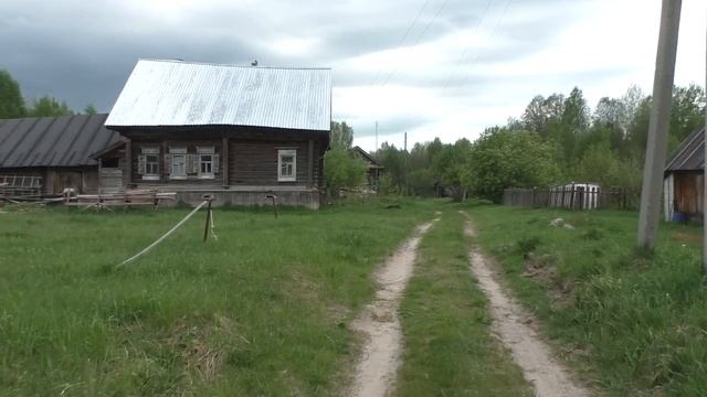 Небольшая деревня в лесу. Скромная старинная деревенька. Деревни в глубинке России. смотреть онлайн