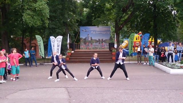 Уличные танцы в парке Белинского смотреть онлайн