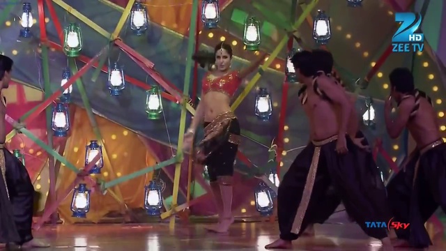 Katrina Kaif Sexxy Performance - Zee Cine Awards 2012 [Gana. смотреть онлайн