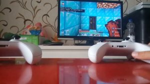 как играть вдвоем в minecraft на xbox one s