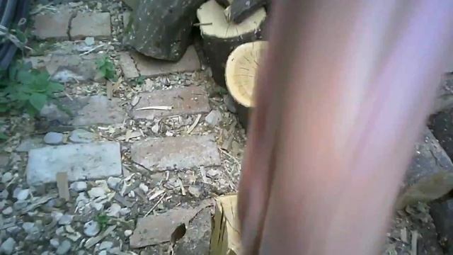 Дрова из чурбаков с сучками с помощью бензопилы и топора - новый оригинальный способ заготовки смотреть онлайн