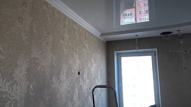 Установка багета на натяжной потолок. Что в начале, обои или натяжной? смотреть онлайн