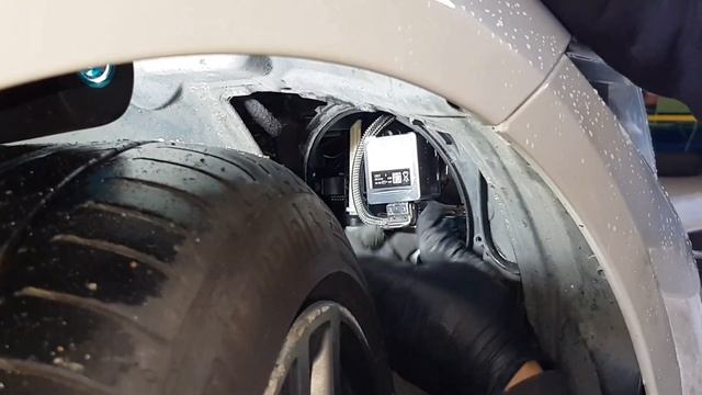 How To Replace Headlight Bulb - BMW 4 Series Full HD смотреть онлайн