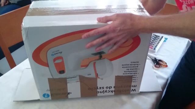 Maszyna do szycia Łucznik Julita 777 - unboxing смотреть онлайн