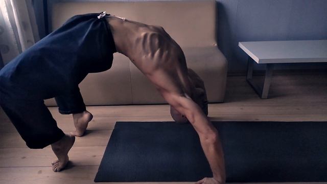 Поза "Мостик". смотреть онлайн