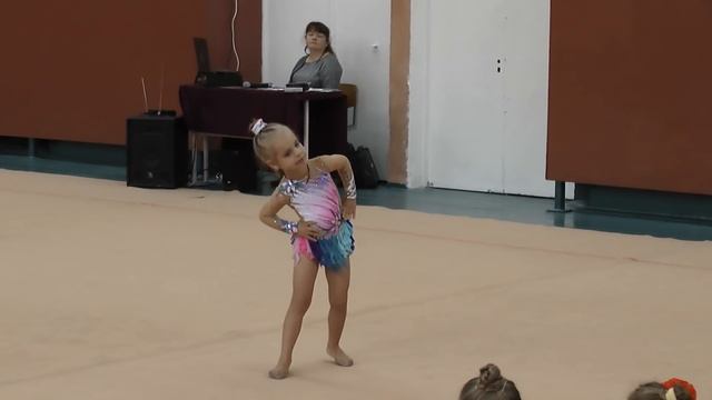 Неженец Анна. Художественная гимнастика 4 года дети смотреть онлайн