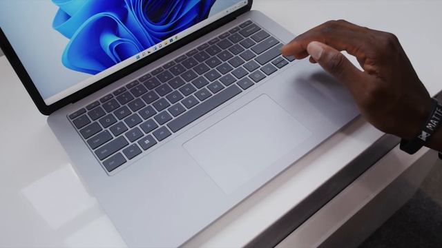 Surface Laptop Studio Impressions: Windows 11 With a Twist! смотреть онлайн