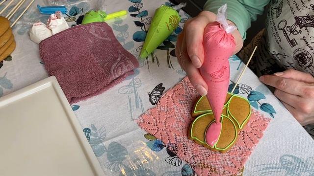 Секрет ровных, красивых пряников! Показываю технику нанесения Айсинга! Мастер класс росписи пряника