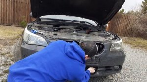 Как снять ноздри BMW e60 не снимая бампер.  Решетка радиатора.  Ноздри БМВ е60.